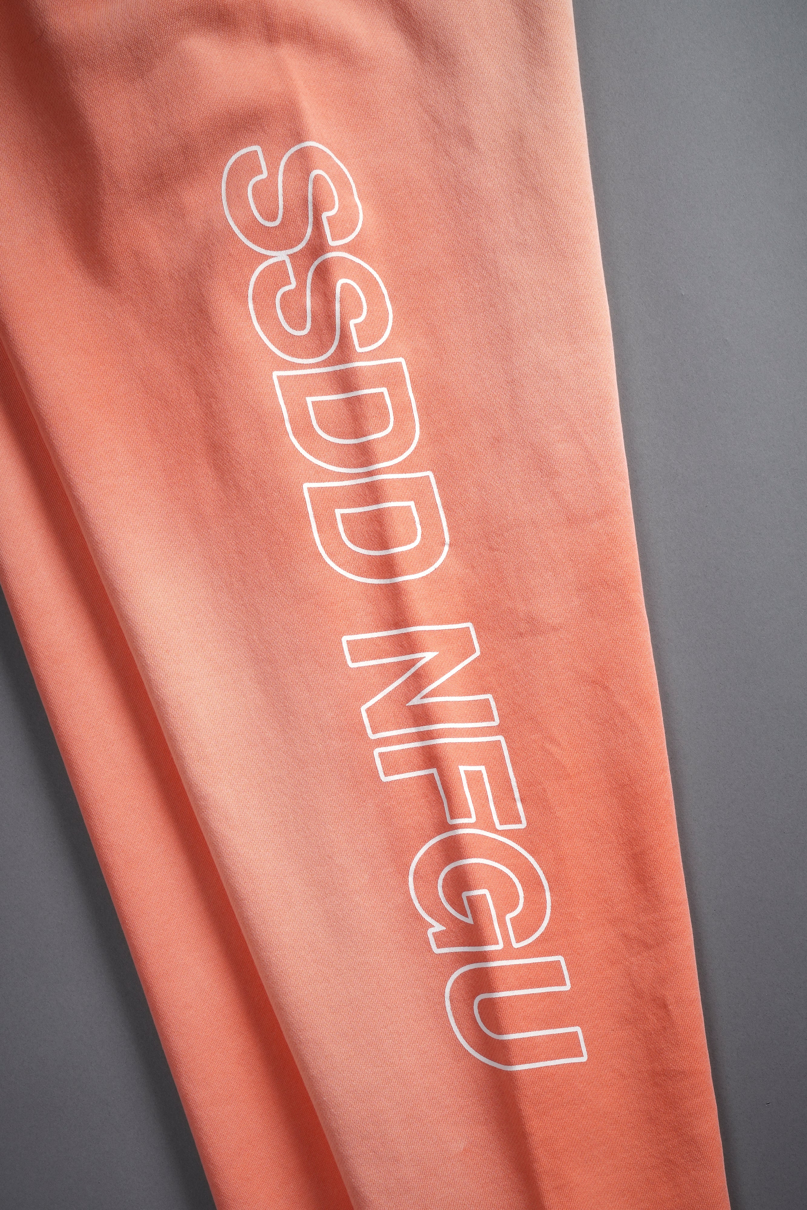☆韓国☆［MUCENT］BERMUDA SWEAT 7部 PANTS 2color Run Together Kumite V2 Sweat Pants in Neon Coral Sun Fade